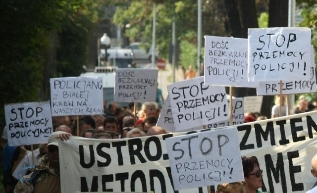 Po śmierci Tomasika przez Wrzeszcz przeszli demonstranci, protestując przeciwko brutalności policji