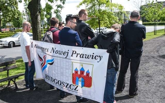 UKRAIŃSKI DĄB NA OSSOLIŃSKICHUKRAIŃSKI DĄB NA OSSOLIŃSKICH NOWA PRAWICA