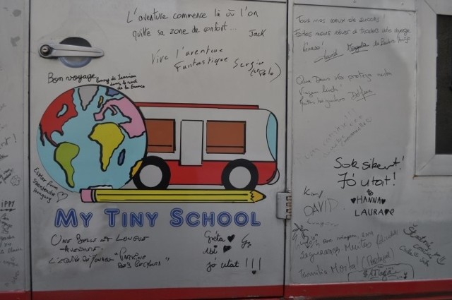 Pod hasłem „My Tiny School's Globetrotters” belgijsko-francuska rodzina zwiedza świat autobusem. Trafili do Gdyni.