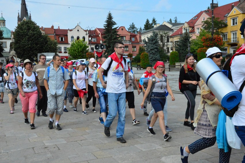 Myślenice. Piesza Pielgrzymka Krakowska wyruszyła w drogę [ZDJĘCIA]