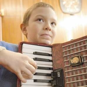 Piotr Gwizdoń mówi, że gra na akordeonie to już rodzinna...