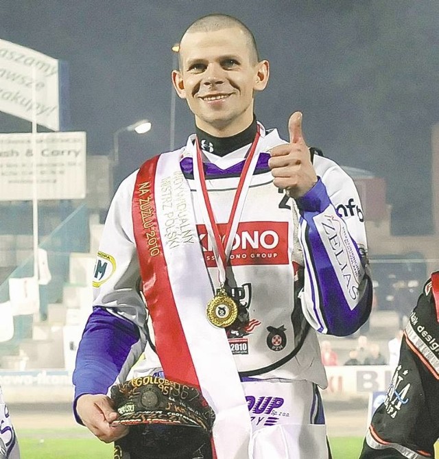 Janusz Kołodziej ma 26 lat i wszystkie najważniejsze krajowe trofea: IMPJ (2004), IMP (2005, 2010), Złoty Kask (2005, 2009, 2010), Srebrny (2005) i Brązowy (2004).