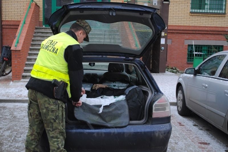 Pogranicznicy zatrzymali auto i 35-letniego kierowcę