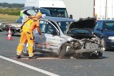 Groźny wypadek na autostradowej obwodnicy pod Wrocławiem. Kierowca nieprzytomny, lądował helikopter LPR