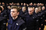 Pierwsze ślubowanie policjantów w tym roku. W szeregi małopolskiego garnizonu wstąpiło 113 nowych funkcjonariuszy