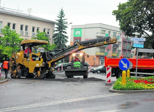 Trwa przebudowa ronda Kościuszki od strony wschodniej. Zamknięte są wloty w al. Legionów, ul. Długą i Rządową. Utrudnienia powodują korki po części zachodniej (ul. Wojska Polskiego, Zjazd).