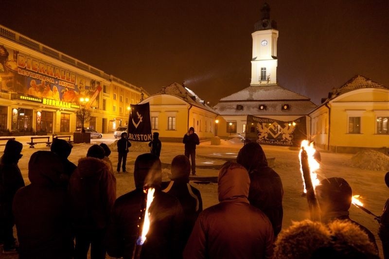 Marsz z pochodniami w centrum miasta [ZDJĘCIA]