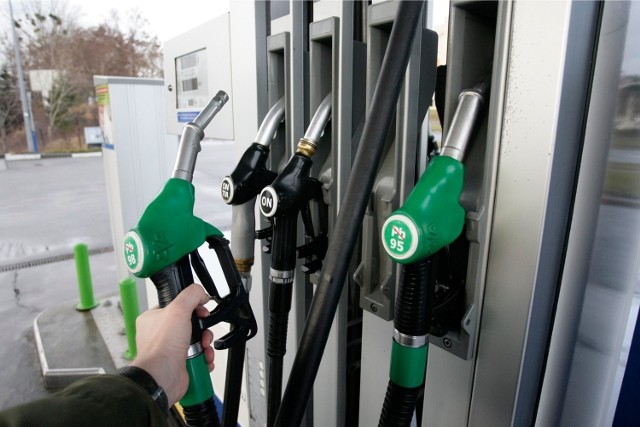 Początek marca powitał kierowców wyższymi cenami paliw