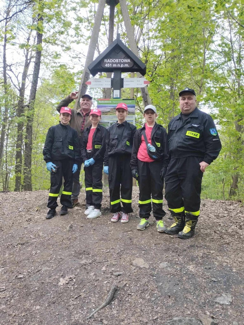 Strażacy z gminy Masłów uporządkowali szlaki turystyczne. To już 10 edycja ekologicznej akcji
