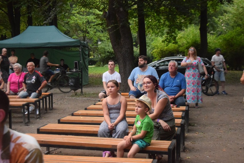 Festiwal muzyczno - artystyczny w Radomiu. W parku zagrał zespół No Logo. Zobaczcie zdjęcia
