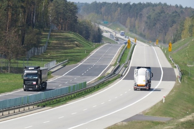 Stan drogi DK18 jest fatalny. Trasa nazywana jest drogą wstydu