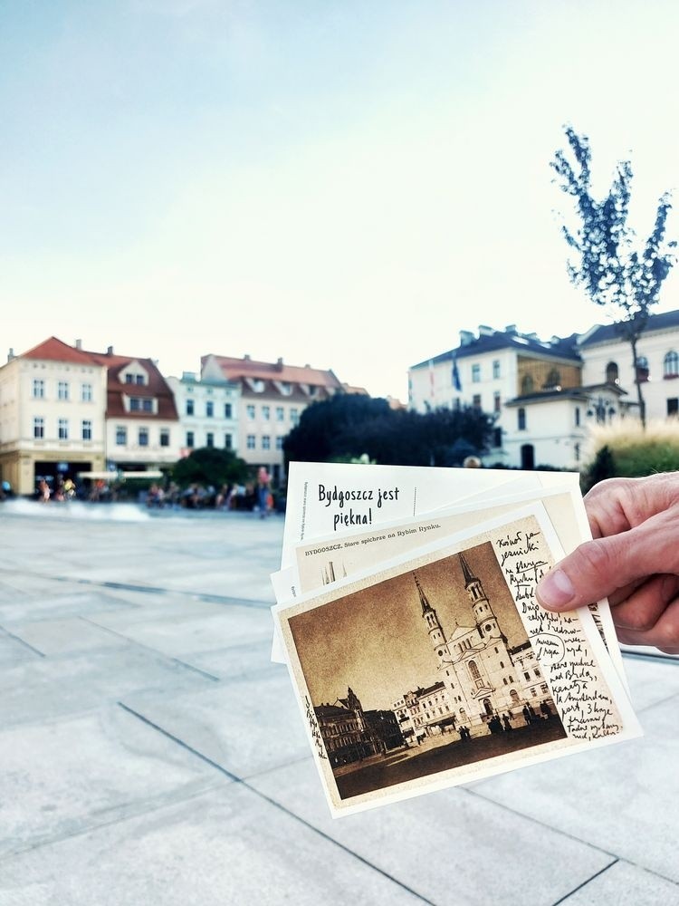 Pocztówki z Łuczniczką, Starym Rynkiem, Spichrzami, fontanną...