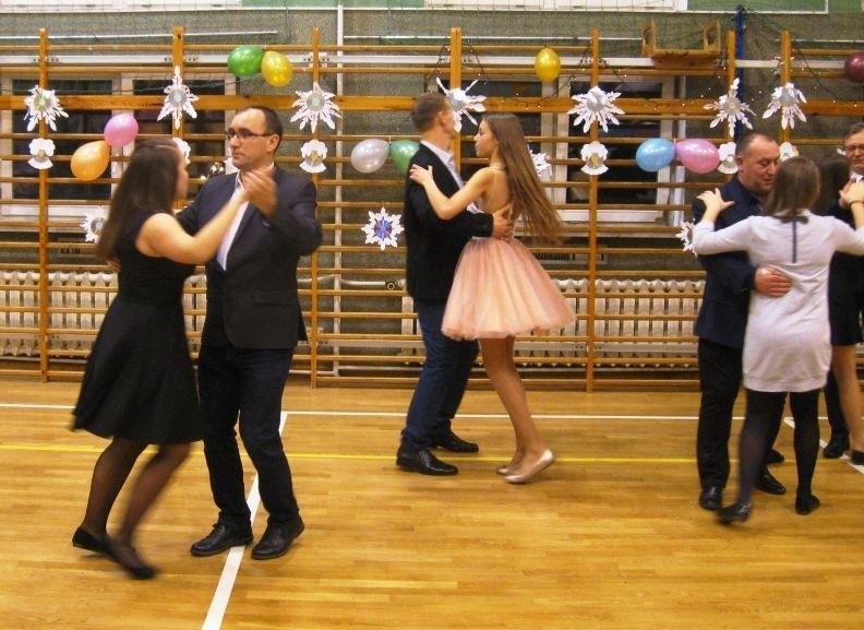 Tak tańczyli walca w Gimnazjum w Krasnosielcu [zdjęcia]