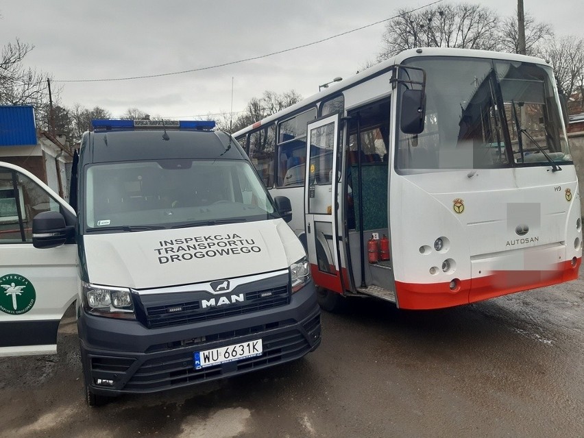 Kontrola autobusów w Prudniku.