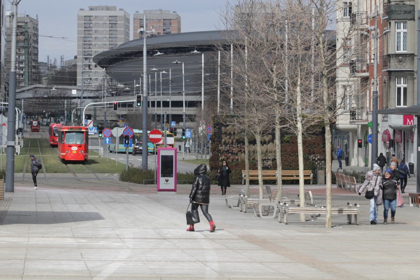 Katowice w czasie pandemii koronawirusa. Tak wygląda miast....