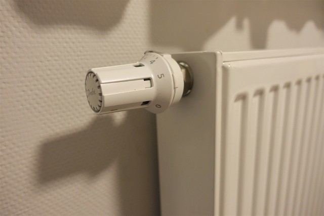 Indywidualne liczniki ciepła skłaniają do oszczędnościJedna z głównych zasad oszczędzania ciepła - wietrzysz mieszkanie, zamykasz wcześniej podzielniki ciepła.