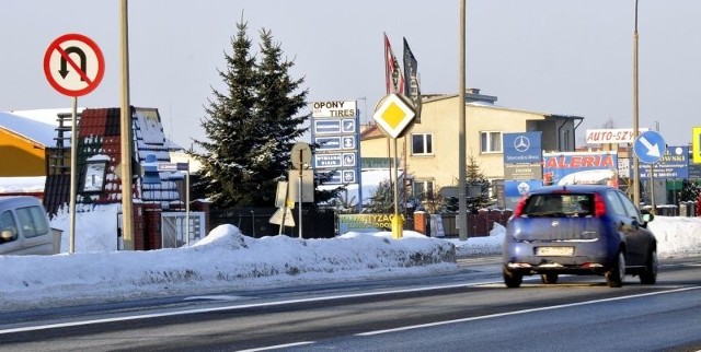 Ten znak pojawił się tu na początku grudnia i spowodował duże utrudnienia mieszkańcom ulicy Warszawskiej.