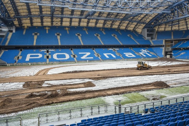 Tymczasem na stadionie w Poznaniu wymieniona została murawa