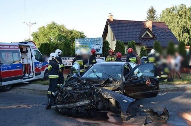 Do serii groźnych wypadków drogowych doszło w niedzielne popołudnie. W ciągu 4 godzin 14 osób zostało rannych!Czytaj więcej na następnych kartach