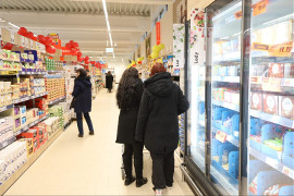 Markety zmieniają godziny otwarcia. Co z zakupami w Wielki Piątek?