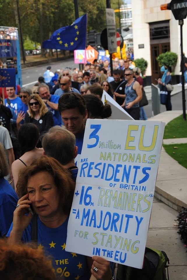 Członkowie ruchu Camden for Europe podczas Marszu dla...