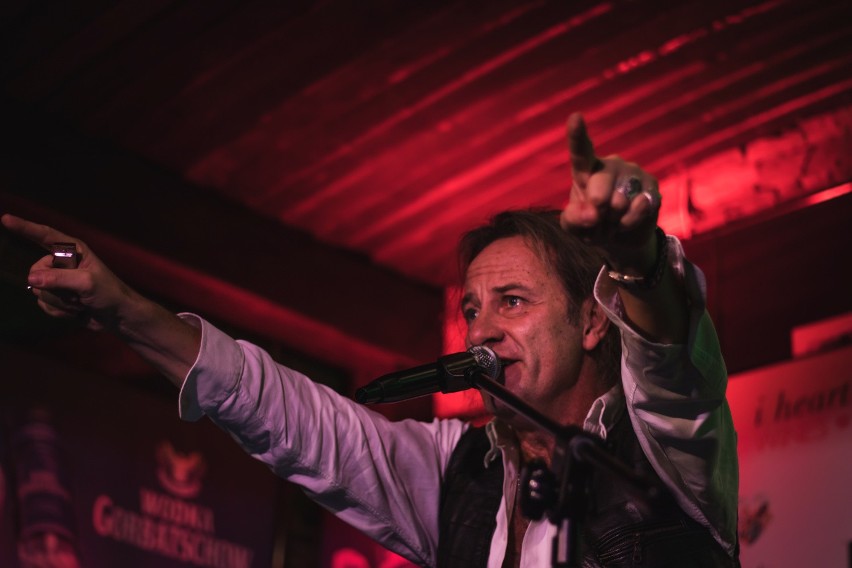 W Hard Rock Pubie Pamela w Toruniu wystąpił charyzmatyczny wokalista Grzegorz Kupczyk (CETI). Zobacz fotorelację - zdjęcia Jessica David
