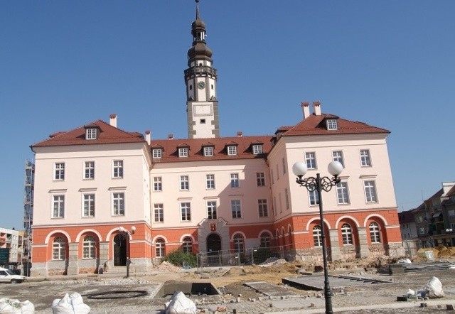 Damian Kapinos z Grodkowa zgłosił do konkursu zdjęcie grodkowskiego ratusza, odnawianego dzięki wsparciu pieniędzy z UE. Zrób ciekawe zdjęcie tego miejsca i zgłoś się do konkursu.