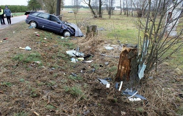 58-letni kierowca, mieszkaniec Szczuczyna zginął na miejscu.