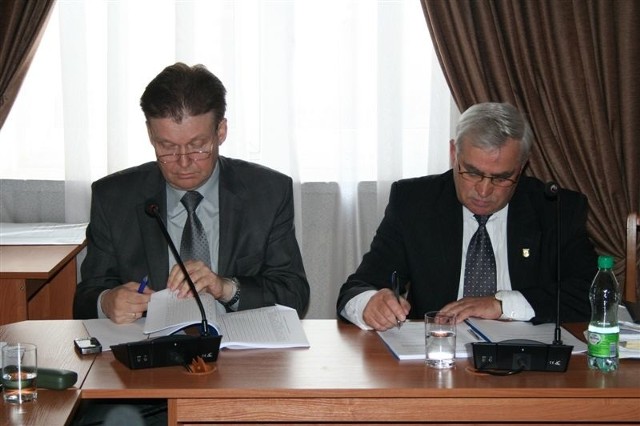 - To będzie rekordowy rok &#8211; mówi starosta Zbigniew Kamiński (z lewej)