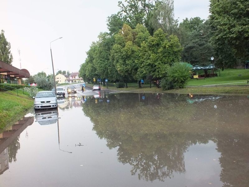 Podtopione ulice i seria zgłoszeń w Starachowicach