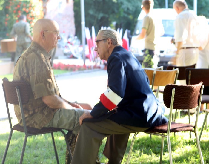 Zdjecia ze slupskich obchodów 64. rocznicy wybuchu Powstania...