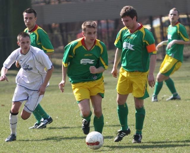 Piłkarze Sokoła Nisko zaledwie zremisowali na własnym boisku z Pogonią Leżajsk.