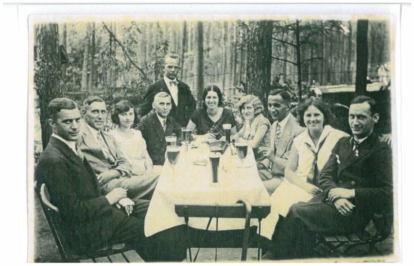 W leśnej restauracji w Rynkowie, maj 1933 r.