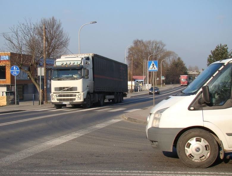 Kierowcy mają duże problemy, aby włączyć się do ruchu z ulic...