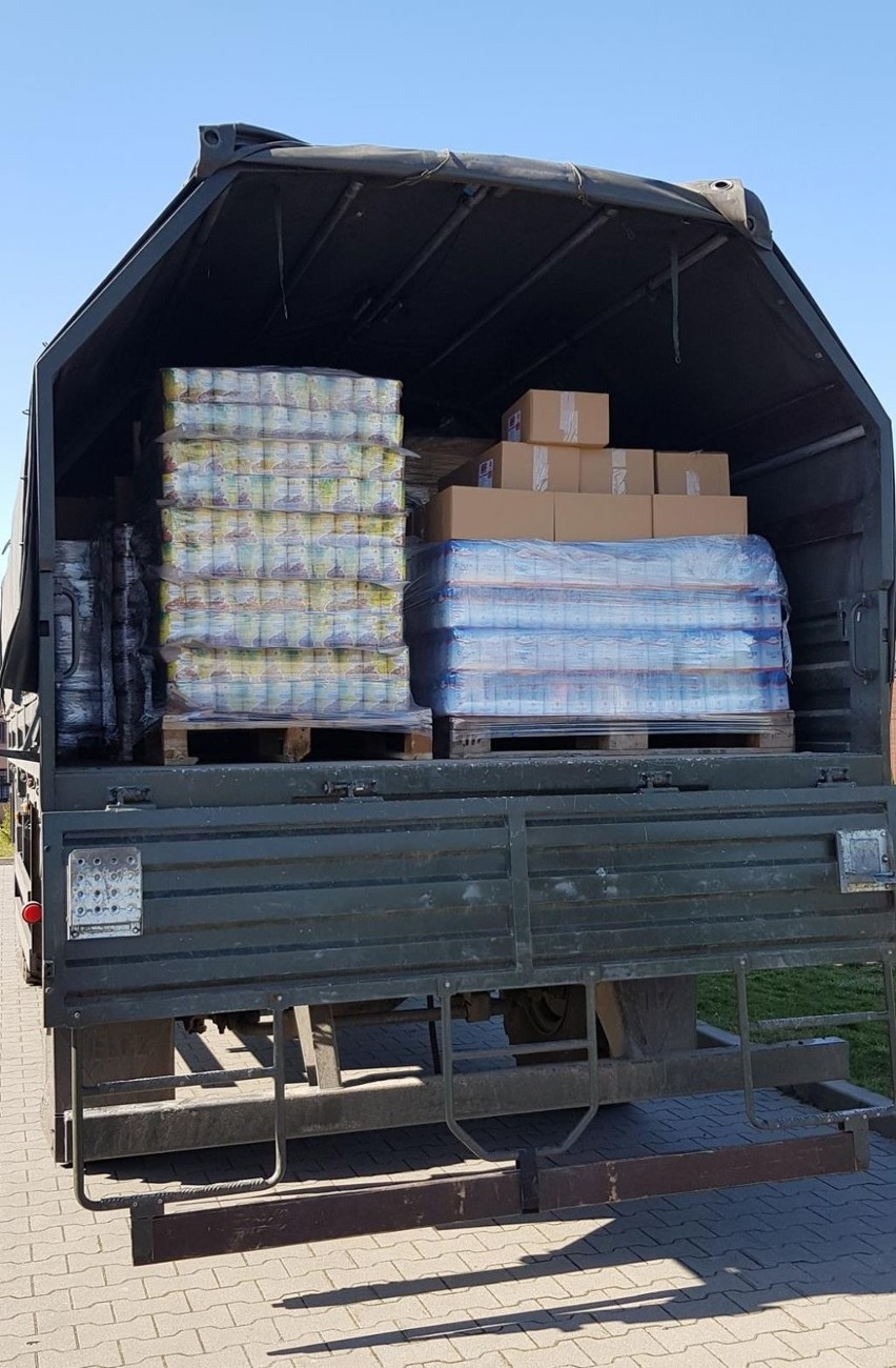 Koronawirus Ostrołęka. Caritas pomaga. Ponad 9 ton żywności dla potrzebujących trafiło do Ostrołęki. Zobaczcie zdjęcia