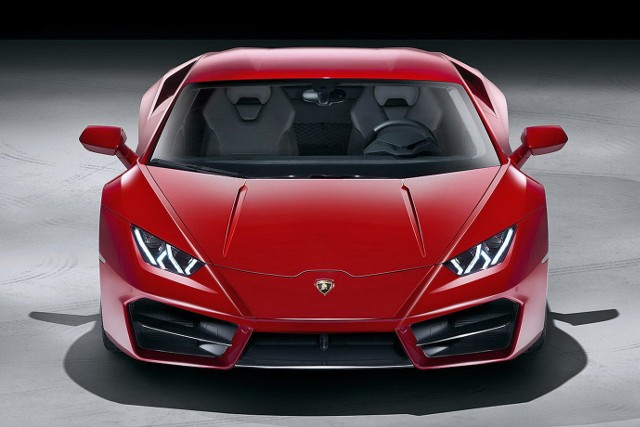 Włosi zaprezentowali nowy wariant modelu Huracan. Samochód posiada napęd na tylną oś, ale ma mniej mocy w stosunku do bazowej wersji. / Fot. Lamborghini