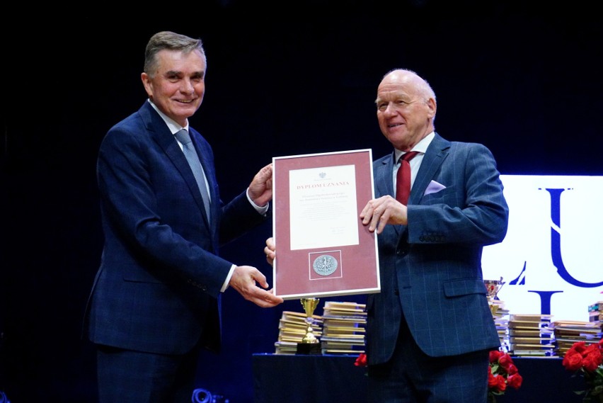 Lublin: Prymusi nagrodzeni. Miasto wręczyło stypendia naukowe laureatom olimpiad i konkursów przedmiotowych 