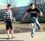 Futbolowi żonglerzy robią z piłką co chcą [film, galeria zdjęć]