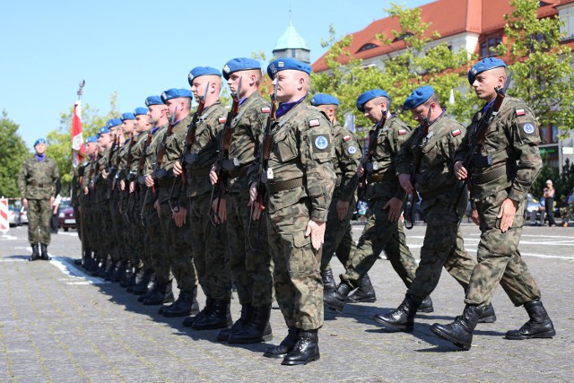 Na słupskim Placu Zwycięstwa, w asyście żołnierzy 7. Brygady Obrony Wybrzeża odbyły się uroczystości upamiętniające 77. rocznicę wybuchu II wojny światowej.  