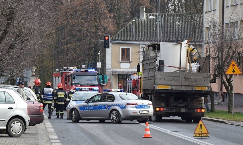 Śmiertelny wypadek w Końskich. Pieszy wtargnął pod ciężarówkę