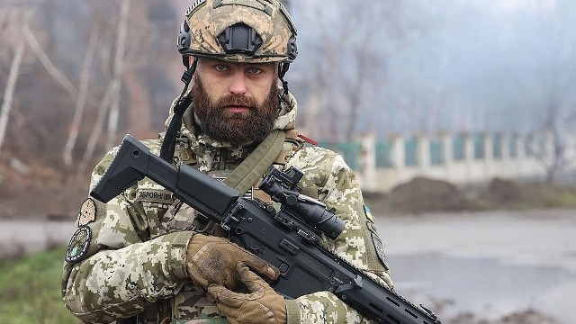 Polska wysyła na Ukrainę sprzęt wojskowy, w tym karabinki MSBS Grot.