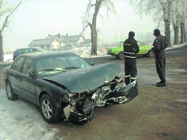 Sobota, 12 stycznia 2002 roku. Dwóch młodych mężczyzn rozbija hyundaia o słup telefoniczny w Chmielowicach. Przy kierowcy znaleziono marihuanę.