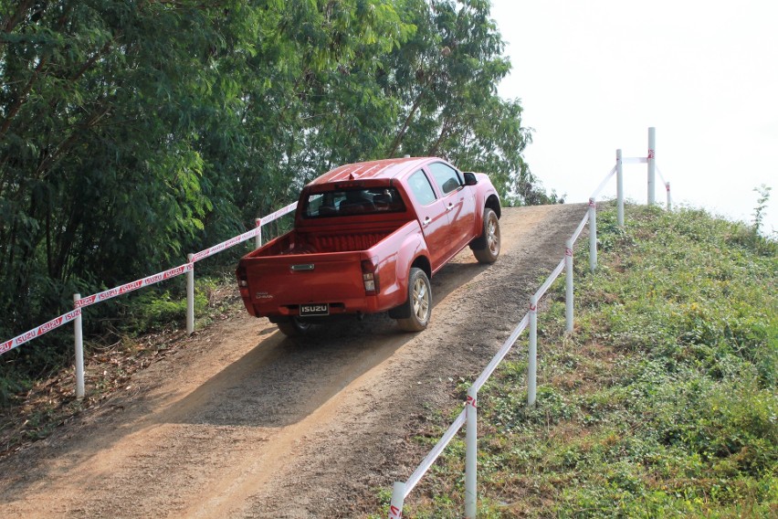 Nowy Isuzu D-Max 17MY. Pierwszy test cenionego pikapa...