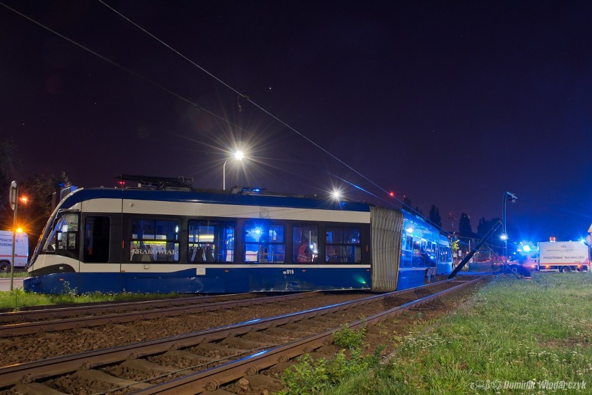 Kraków. Zerwana sieć trakcyjna, uszkodzone torowisko i...