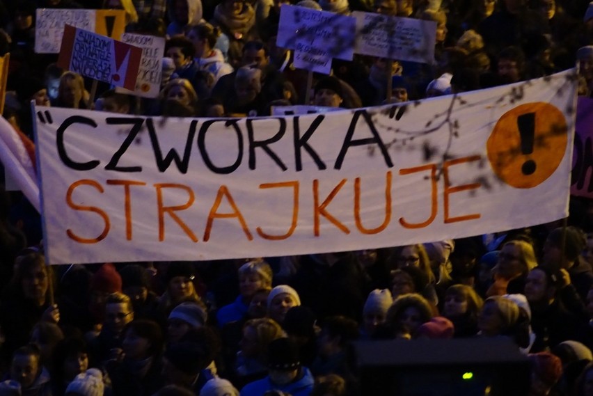 W czwartek o godz. 20, na placu Wolności rozpoczął się...