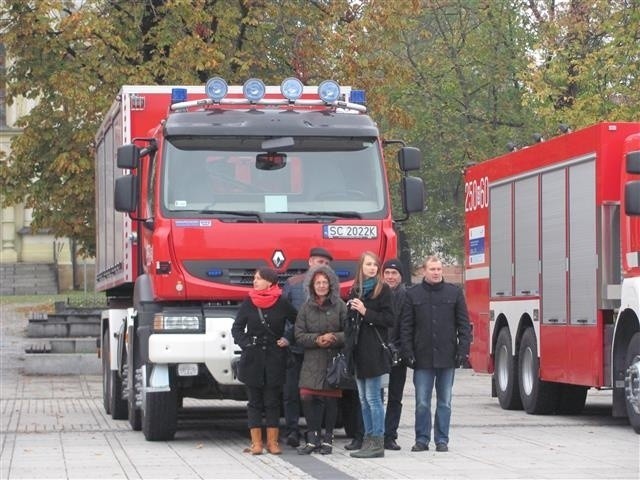 Defilada i ślubowanie strażaków w Częstochowie. Towarzyszyły...