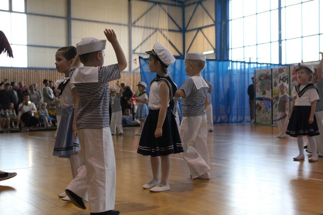 Przedszkole nr 1. Grupa Delfinki Taniec Żegluj że żeglarzu.