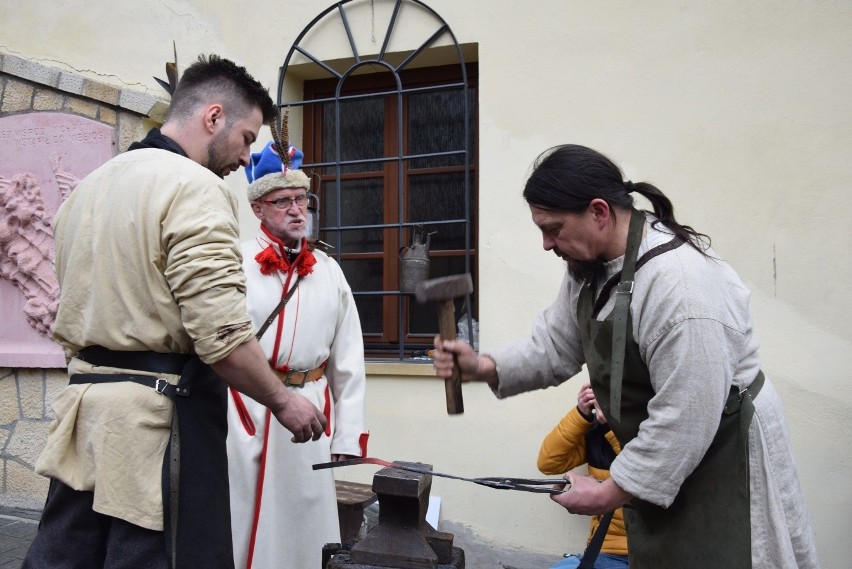 Kowale i historycy wspominali powstanie styczniowe w Czernej. Przygotowali inscenizację kucie kos