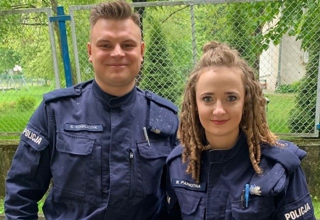 Policjanci z Częstochowy kolejny raz uratowali ludzkie życie. Bez środków ochrony osobistej wyprowadzili 15 osób z płonącego budynku