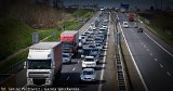 Wielkie korki na autostradzie A4 w kierunku Wrocławia. Kierowcy stoją już pod Oławą